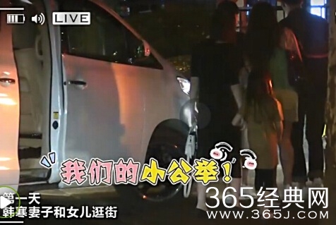 韩寒二胎儿子疑曝光 和女儿小野眉眼相似