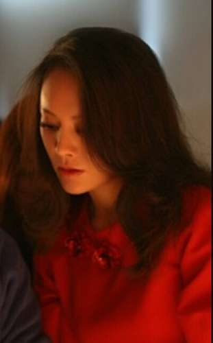 44岁宁静陷脱发危机 秀发稀疏 露出大片头皮