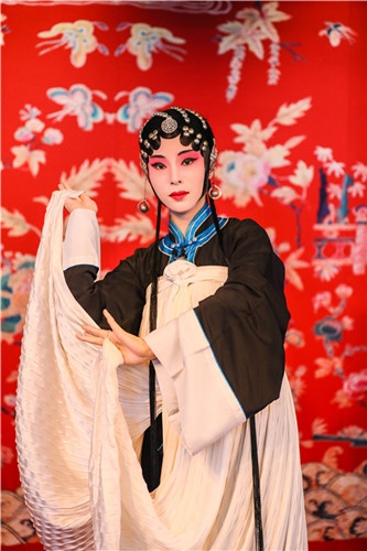 江一燕昆曲扮相惊艳 K歌忆情哭成泪人