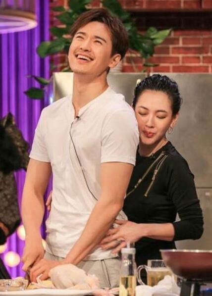 小S大吃高云翔“豆腐” 董璇竟称没关系!