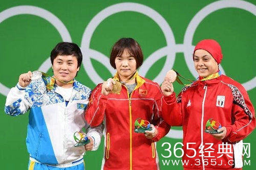 女子举重69公斤级比赛 向艳梅斩获金牌