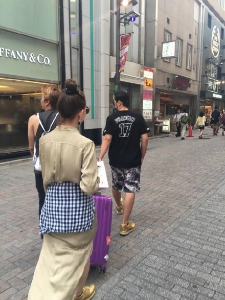 周杰伦请假陪昆凌连过3个节 情侣鞋是爱的暗号