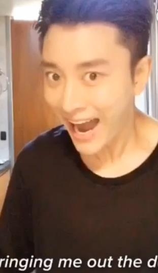 贾乃亮翻唱阿黛尔歌曲 浮夸表情太搞笑