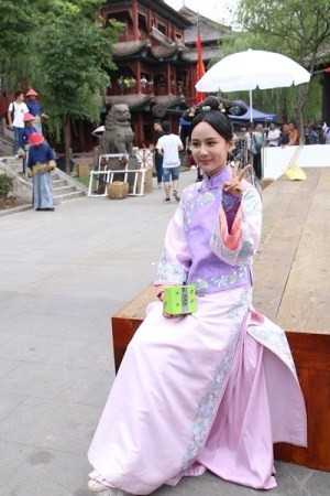 杨紫自曝断食减肥说台词无力 回呛王思聪吐槽