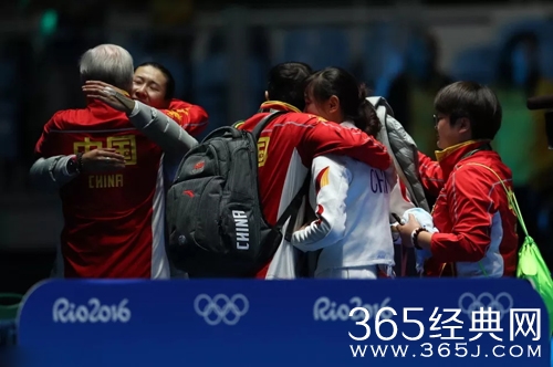 奥运女子重剑团体中国负罗马尼亚 卫冕失利摘银