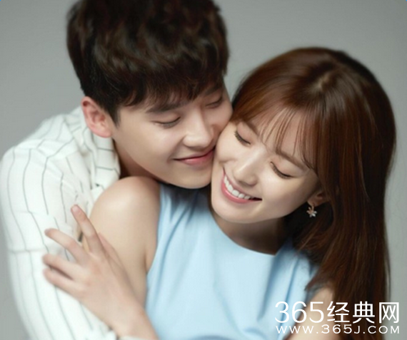 W两个世界是谁把漫画的完结改成了待续?