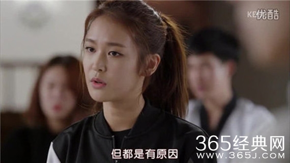 W两个世界尹昭熙的手为什么会消失?