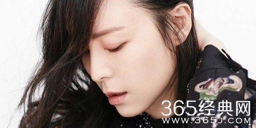 张静初曝中性风大片 黑色look攻气十足