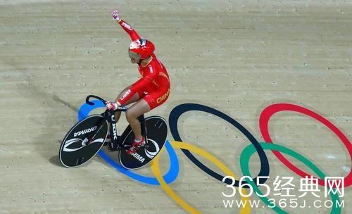 女子场地自行车：中国队破世界纪录并夺冠