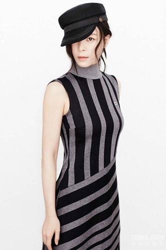 张静初曝中性风大片 黑色look攻气十足