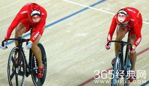女子场地自行车：中国队破世界纪录并夺冠