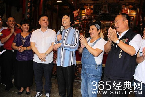 猪哥亮新片片名靠掷筊 送10万金装给妈祖