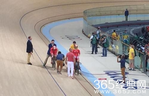 女子场地自行车：中国队破世界纪录并夺冠