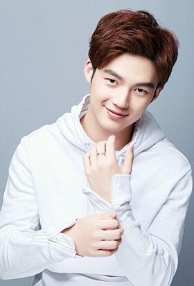 中国击剑队董力颜值完爆宋钟基 完全可以靠脸吃饭了