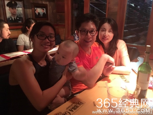 郭晶晶带老公与孩子会昔日队友 恩爱引同行羡慕