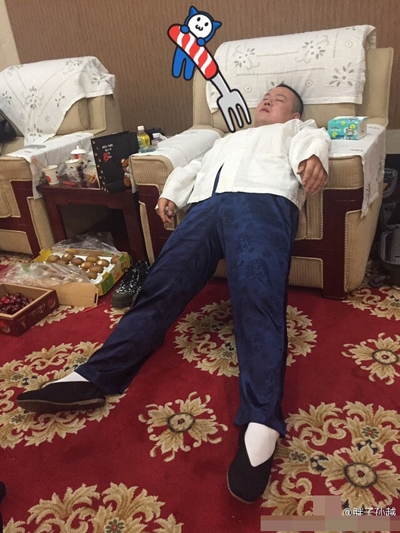 岳云鹏实力演绎“葛优瘫” 但瘫的有些过分
