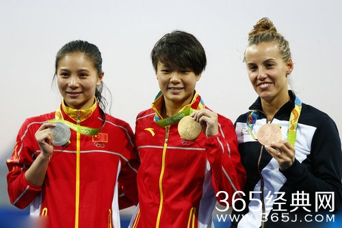 跳水女子三米板 中国包揽金银牌