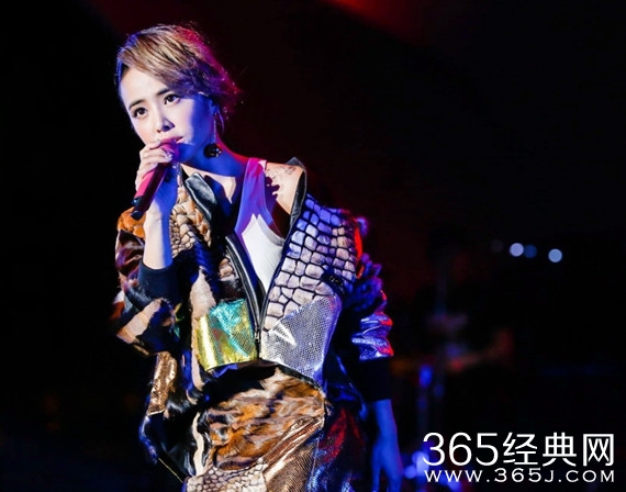 蔡依林性感登场 翻唱《冷战》祝马龙夺冠