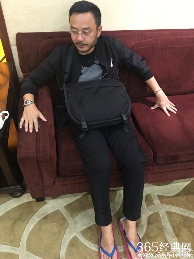 节俭！袁弘曝汪涵背包和拖鞋将近用十年