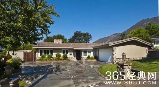 网曝王宝强美国豪宅 房本写他和马蓉的名