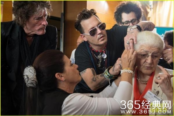 德普发声明达成离婚协议 支付700万美元赡养费