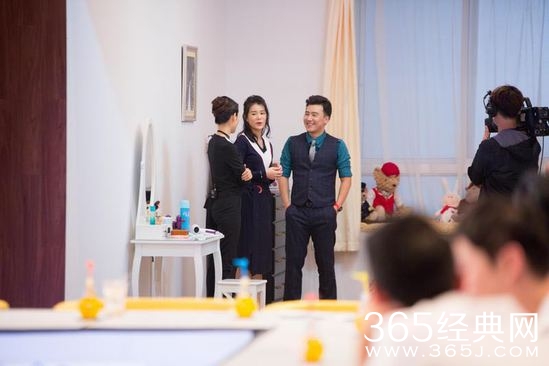 胡杏儿被曝录制《百变吧星居》 拟邀嘉宾曝光