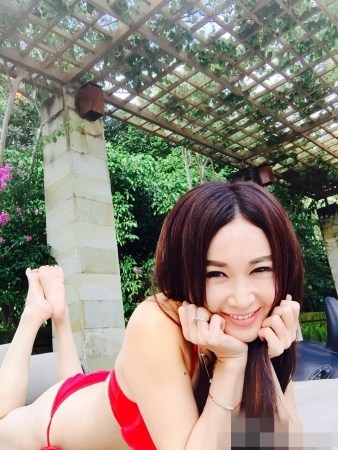 温碧霞获男粉丝赠70万礼物 直呼：真的很夸张