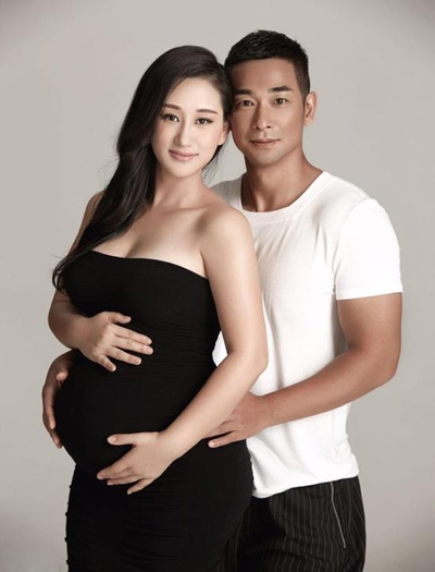 赵文卓夫妇曝大尺度孕照 双双秀劲爆身材