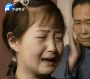 老戏骨！蒋欣9岁演戏片段展不俗哭功