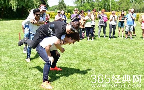 贾乃亮爱琴海“告白”郭德纲 诗兴大发