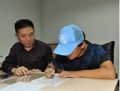 央视解说批王宝强抢头条：土鳖和花瓶的烂事