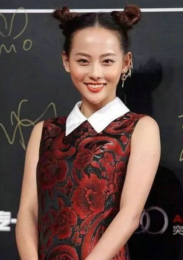柳岩可爱哪吒头健身 盘点女星们梳双丸子头谁最萌
