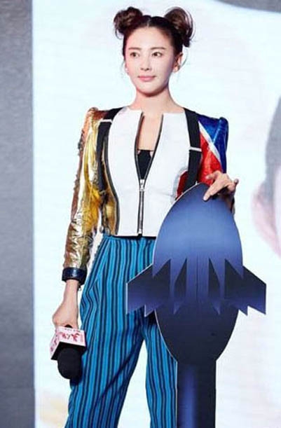 柳岩可爱哪吒头健身 盘点女星们梳双丸子头谁最萌