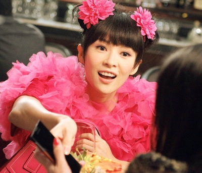 柳岩可爱哪吒头健身 盘点女星们梳双丸子头谁最萌