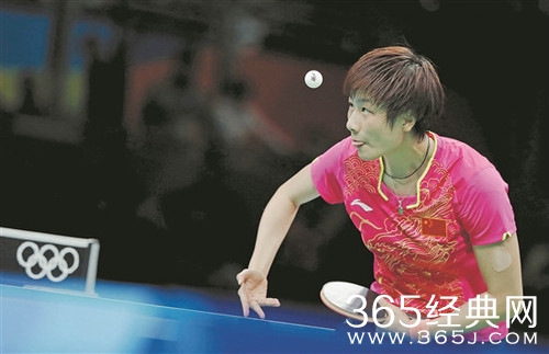 白岩松曝丁宁任闭幕旗手 国球或首担此殊荣