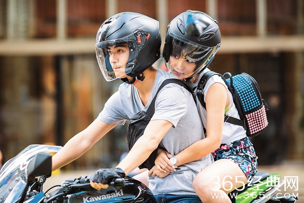 周渝民称飞车开枪戏没难度 担心后座安全