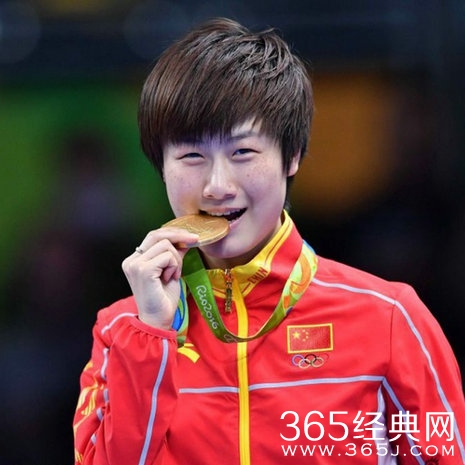 白岩松曝丁宁任闭幕旗手 国球或首担此殊荣