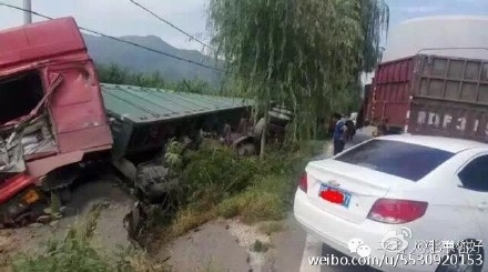 演员李琦刘金山遇车祸 事故导致1死3伤