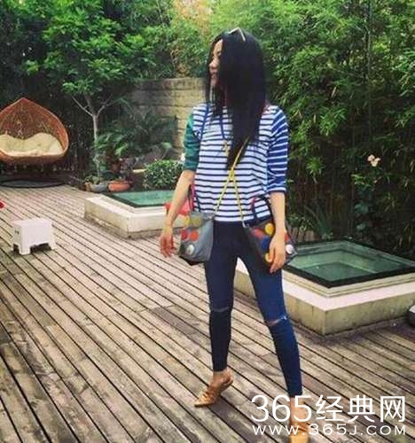 王菲母女三人街拍曝光 一家子大长腿