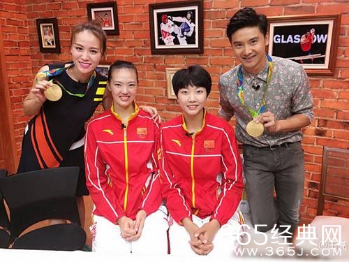 田亮携妻与中国女排合影 身高遭叶一茜调侃