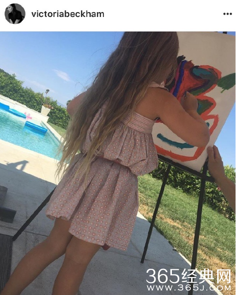 维多利亚晒爱女作画照 小七长高变瘦了