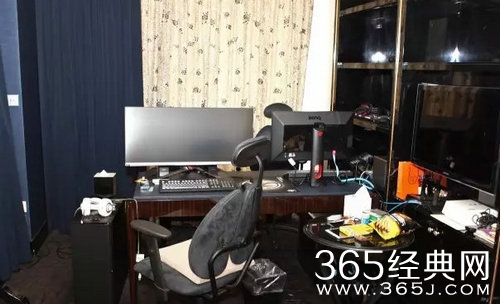 王思聪起居室曝光 堆满玩偶和限量版球鞋