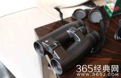 王思聪起居室曝光 堆满玩偶和限量版球鞋