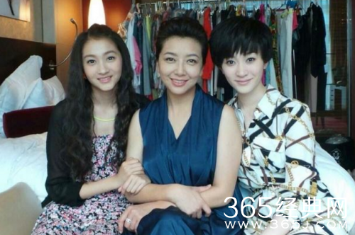 关晓彤合影过半个娱乐圈 最后一个居然认不出