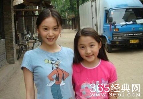 关晓彤合影过半个娱乐圈 最后一个居然认不出