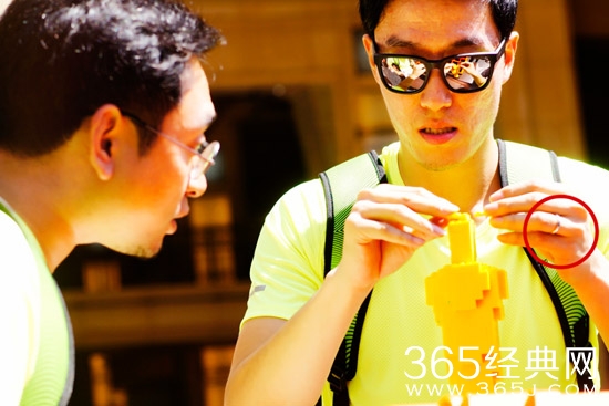 刘翔左手无名指戴戒指遭曝光 疑与吴莎领证结婚