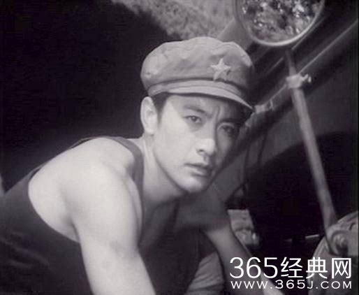 他是80年代影视巨星 红过陈道明 妻子被杀后事业一蹶不振