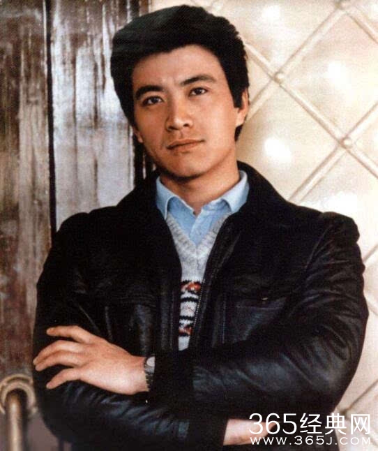 他是80年代影视巨星 红过陈道明 妻子被杀后事业一蹶不振