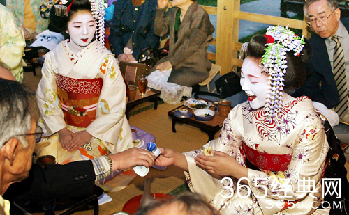 东京奥运屡陷丑闻 色情业或成最大牺牲品