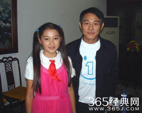 关晓彤合影过半个娱乐圈 最后一个居然认不出